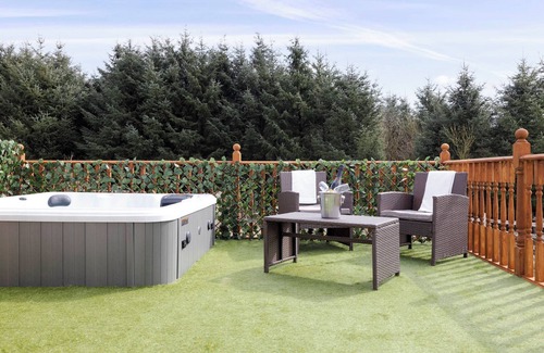 Kelty Casa | JOIVY Greenknowes Cottage W/ Hot Tub & Fireplace
