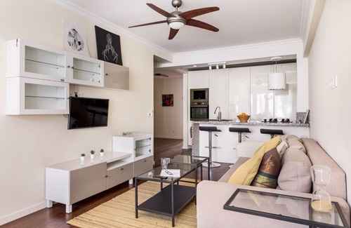 Carcavelos Apartamento | JOIVY Impressive 2-bed flat near the beach