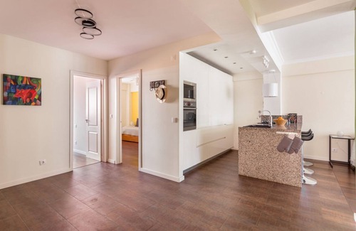 Carcavelos Apartamento | JOIVY Impressive 2-bed flat near the beach