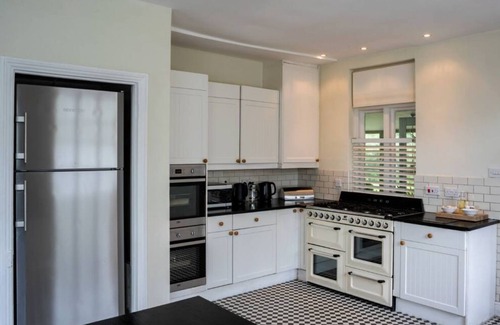 Maldon Apartamento | Captain's House / 9-bed home on Osea Island, Essex