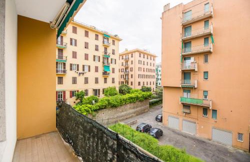 Albaro Apartamento | JOIVY Spacious 2-bedroom flat with Parking and Balcony
