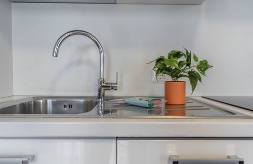 Centro Direzionale Apartamento | JOIVY Superb Flat For 4 W/Balcony Near Milano Centrale
