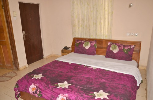 Jimeta Hotel | Jokems Airport View Hotel - Adults Only