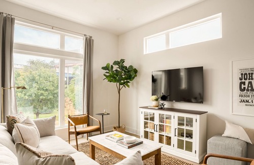 Hadley - Washington Cabaña | Jolene by Avantstay Stunning Townhouse in Great Location in Nashville!
