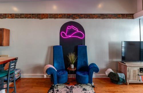 Downtown Knoxville Apartamento | Jolene's Hideout - Noise Notice Wed-Sun