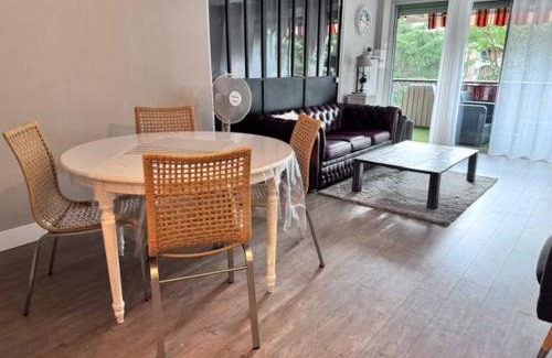Mandelieu-La-Napoule Apartamento | Joli 2 chambres - 3 piscines - 88 m2