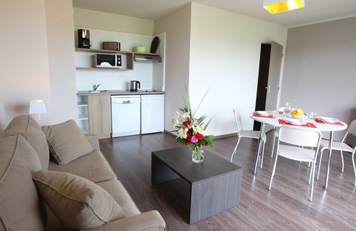 Roz-sur-Couesnon Condominio | Appartement moderne isolé avec accès au sauna et à la piscine!