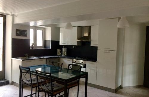 Courson-les-Carrieres Apartamento | Joli appartement de 60m2 avec Balcon à la campagne