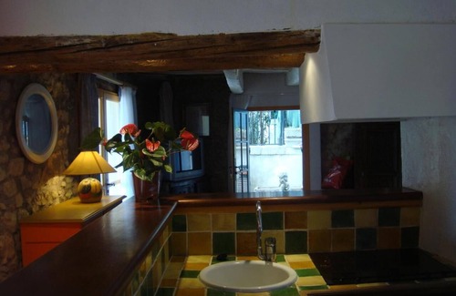 Plaissan Apartamento | Joli Appartement en Bord de Piscine, Dans un Domaine Clos et Paisible