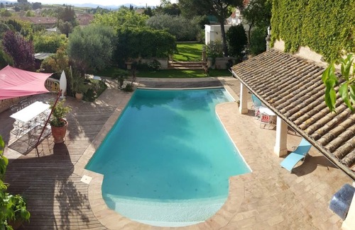 Plaissan Apartamento | Joli Appartement en Bord de Piscine, Dans un Domaine Clos et Paisible