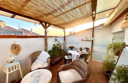Vence Apartamento | Joli cocon sous les toits au cœur de Vence et sa charmante terrasse tropezienne