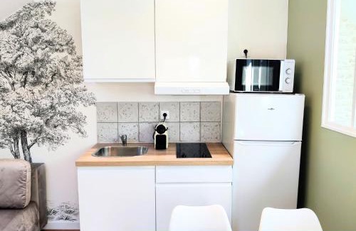 Lisieux Apartamento | JOLI MANSARDÉ au Calme - Le Jardin de l'Evêché a votre Fenêtre