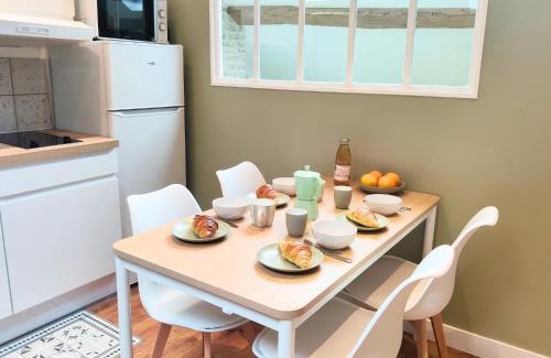 Lisieux Apartamento | JOLI MANSARDÉ au Calme - Le Jardin de l'Evêché a votre Fenêtre