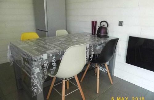 Vieille-Brioude Casa | Joli petit T2 calme au bord de leau