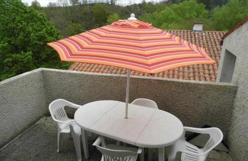 Vieille-Brioude Casa | Joli petit T2 calme au bord de leau