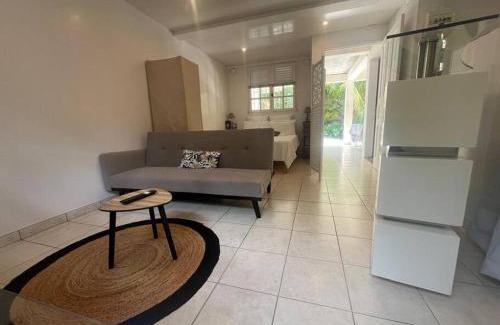 Fort-de-France Apartamento | Joli Studio à la Villa l'Ensoleillée avec son grand Jardin