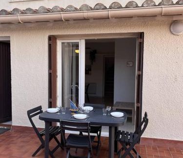 Mediterranee Apartamento | Joli studio cabine en face de la Mer wifi et terrasse 4AJOU148