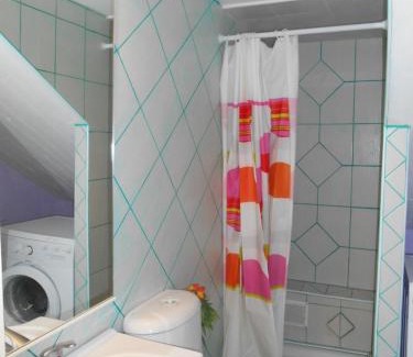 Meze Apartamento | Joli studio clim au calme jardin 200 m plages