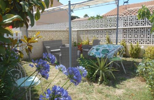 Meze Apartamento | Joli studio clim au calme jardin 200 m plages