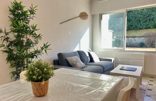 Saint-Cyr-l'Ecole Apartamento | Joli T2 47m2 au calme absolu, à 2 pas de la gare avec parking privé