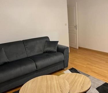 Villeurbanne Apartamento | Joli T2 avec garage gratuit et balcon