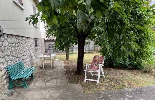 Chateaudun Casa | Jolie Maison Avec Jardin Arboré