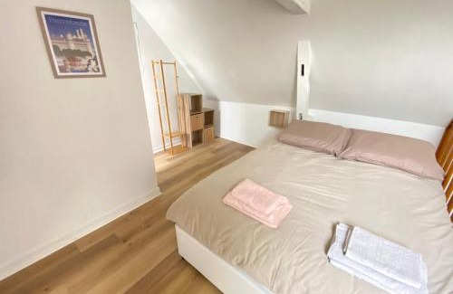 Margny-les-Compiegne Casa | Jolie maison Margnotine avec cour & parking privés
