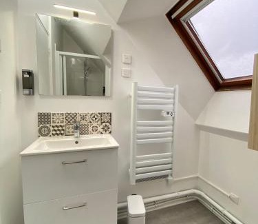 Margny-les-Compiegne Casa | Jolie maison Margnotine avec cour & parking privés