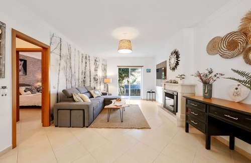 Portimao Casa | Jolie Maison Située à Portimao, 3 Piscines, Jacuzzi, Tennis, 5mn des Plages