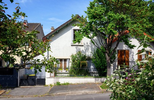 Romainville Casa | ❤️Jolie room in a charming house, 7min walk from the metro