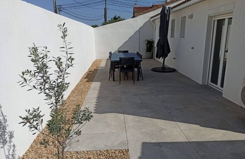 Marignane Cama Y Desayuno | Jolie Suite Privée, Proche Aéroport