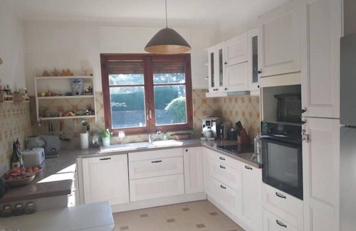 Les Trois Lucs Villa | Jolie Villa Avec Piscine Privée et Grand Jardin Idéal Pour 3 Familles