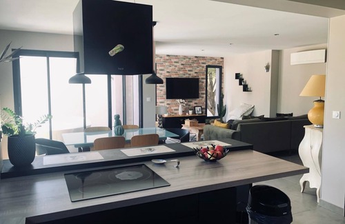 Poulx Villa | Jolie Villa Contemporaine Dans UN Quartier Très Calme EN Face DE LA Garrigue