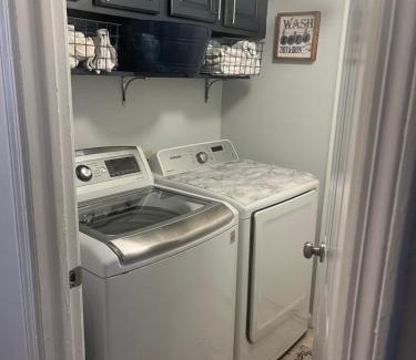 Ellendale Casa | Jolly Accommodations & Suite-Sleeps 10