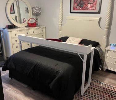 Ellendale Casa | Jolly Accommodations & Suite-Sleeps 10