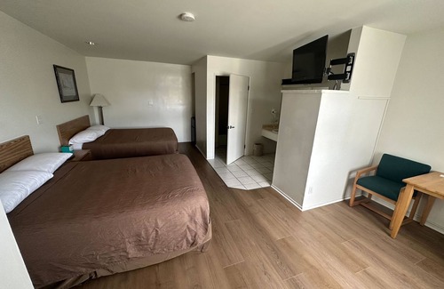 Marina del Rey Hotel | Jolly Roger Hotel