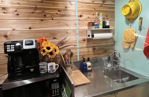 Sandpoint Casa | Jon Henry’s Loosey Caboosey! Military discounts and pet friendly caboose