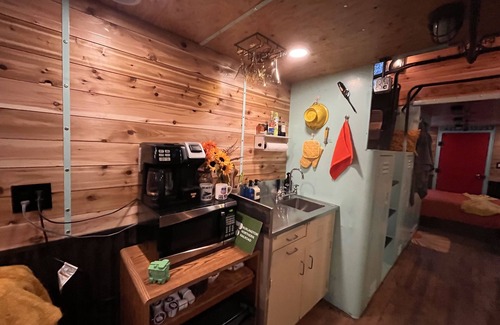 Sandpoint Casa | Jon Henry’s Loosey Caboosey! Military discounts and pet friendly caboose