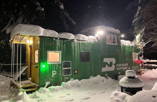 Sandpoint Casa | Jon Henry’s Loosey Caboosey! Military discounts and pet friendly caboose