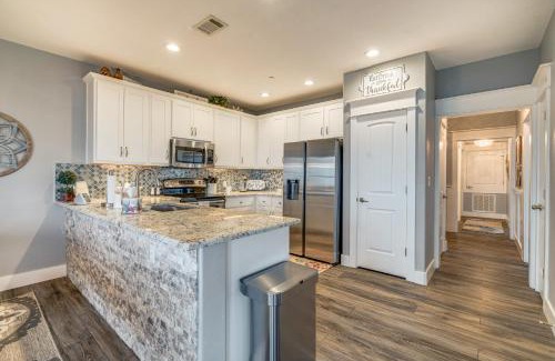 Jonestown Apartamento | Jonestown Condo on Lake Travis with 2 Balconies!