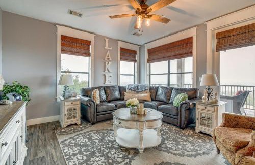 Jonestown Apartamento | Jonestown Condo on Lake Travis with 2 Balconies!