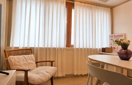 Sungin-dong Apartamento | Jongno Perfect Family Accommodation ,Convenient transportation,Free luggage storage