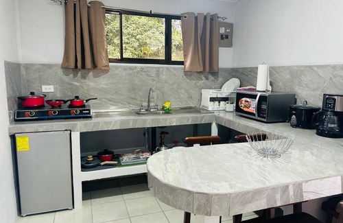 Chachagua Casa | Jonka House - Oasis privado con Lago y Piscina en el Arenal