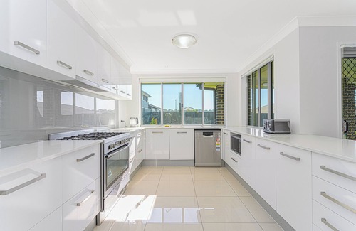 Cranebrook Casa | Jordan Springs 5 bedrooms home near shopping