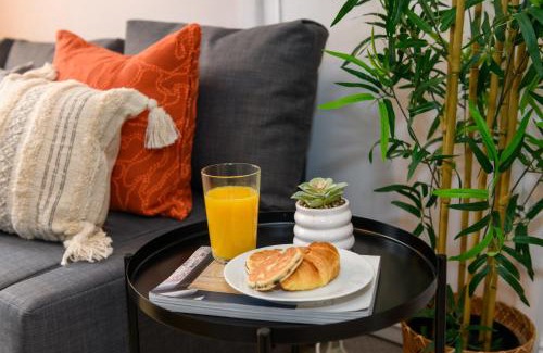 Barry Casa | Joseph Suite by Koya Homes - 3-Bedroom Home, Central High Street, Free Parking