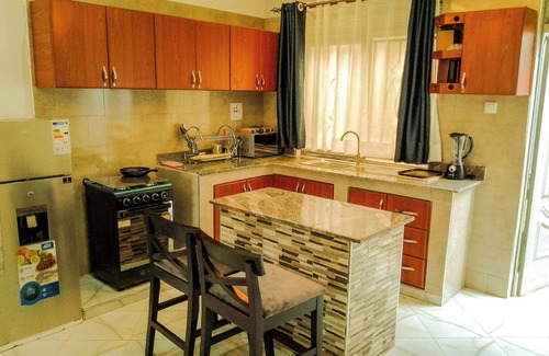 Kampala Cama Y Desayuno | Joshean fully furnished Apartments