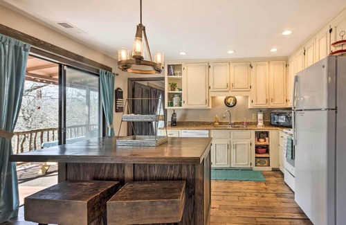 Franklin Casa | 'Joshua’s Lodge' w/ Hot Tub + Mountain Views!