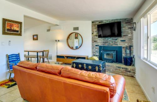 Joshua Tree Casa | Joshua Tree Home with Patio - 5 Mi to National Park!