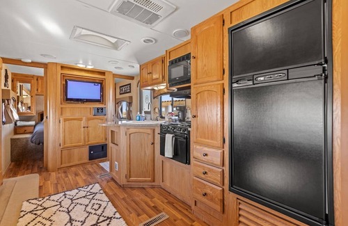 Joshua Tree Casa | Joshua Tree Village Campground - Glamping Retreat