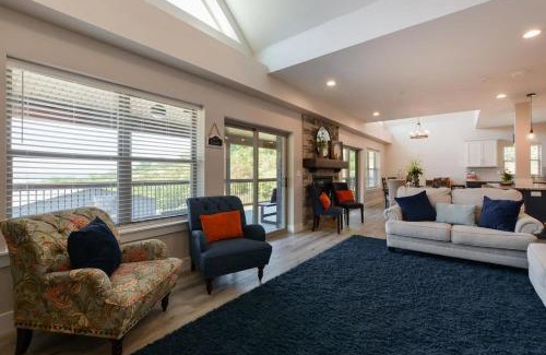 Table Rock Casa | Journey's Remedy -Lake View Sleeps 30